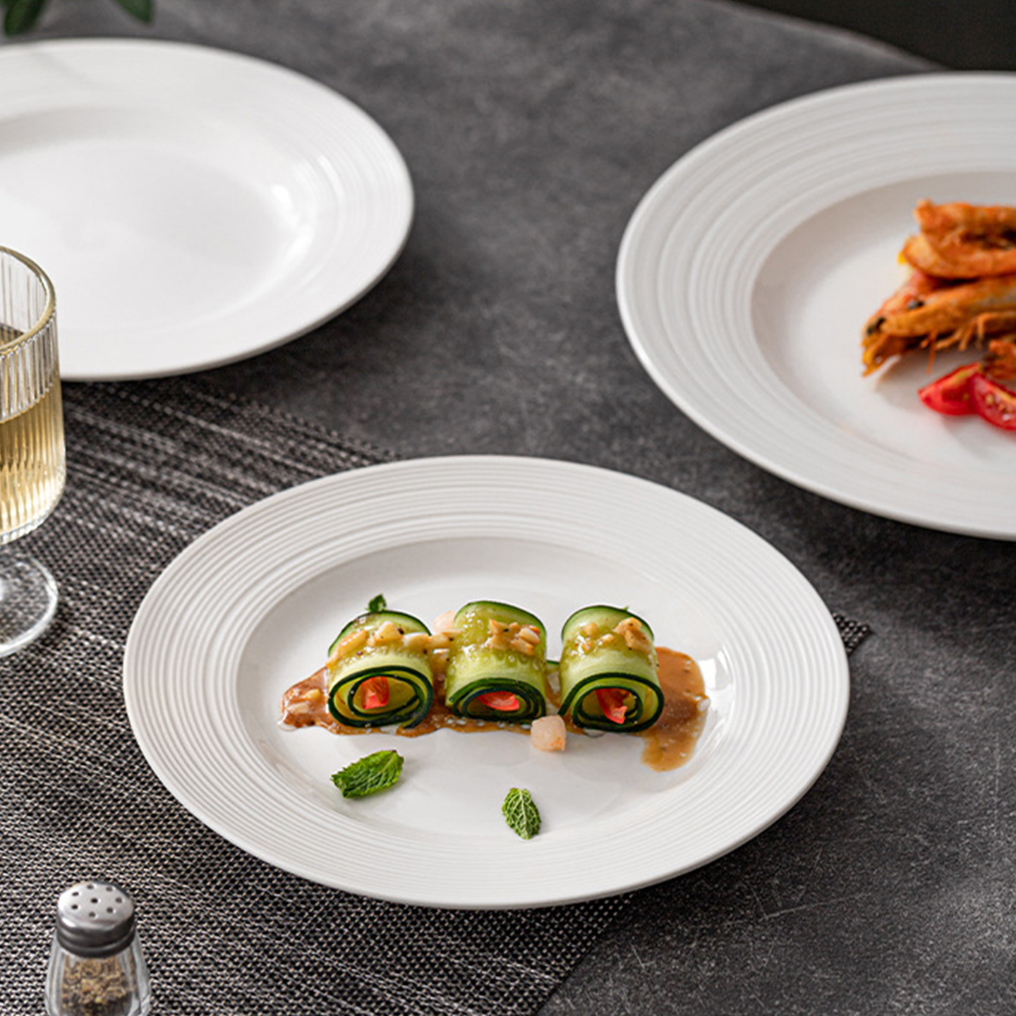 Ribbed Rim Shallow Plate — Refined Fine Dining Presentation