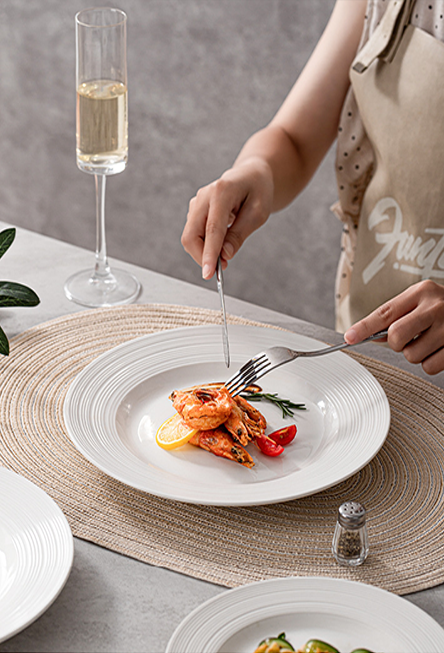 Ribbed Rim Shallow Plate — Refined Fine Dining Presentation