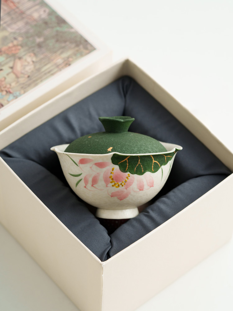 Handmade Ceramic Gaiwan with Lotus Design – 95ml Traditional Chinese T