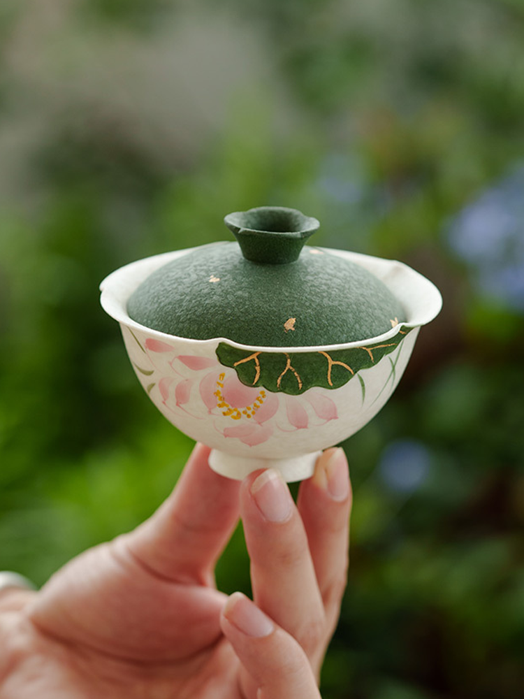 Handmade Ceramic Gaiwan with Lotus Design – 95ml Traditional Chinese T