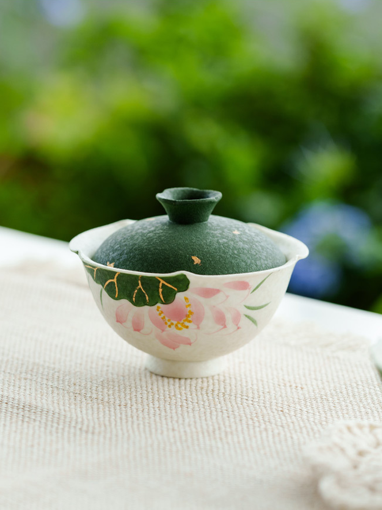 Handmade Ceramic Gaiwan with Lotus Design – 95ml Traditional Chinese T