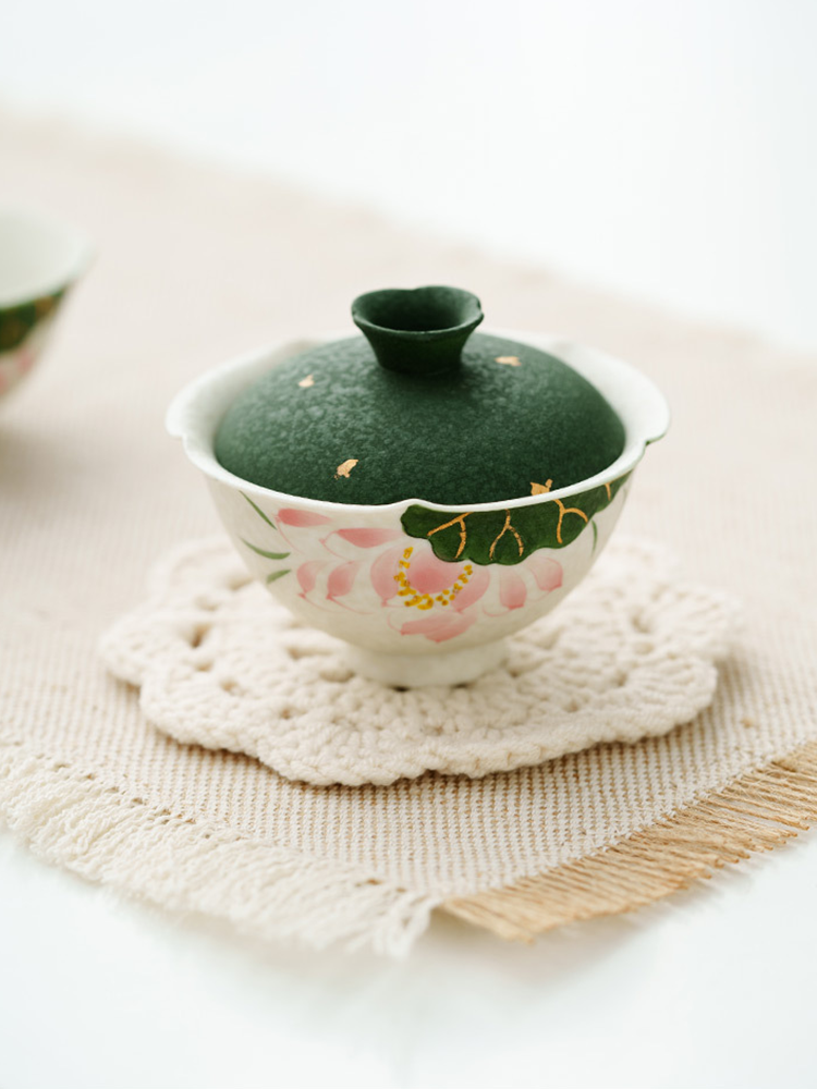 Handmade Ceramic Gaiwan with Lotus Design – 95ml Traditional Chinese T