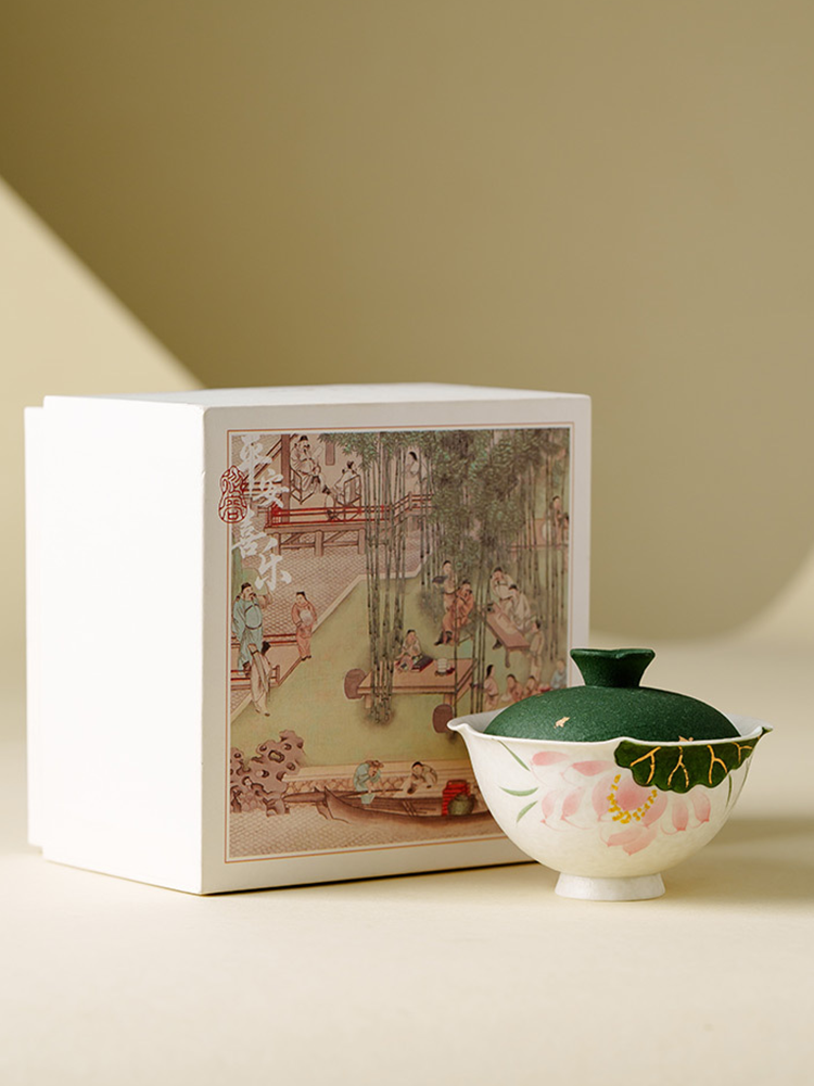 Handmade Ceramic Gaiwan with Lotus Design – 95ml Traditional Chinese T